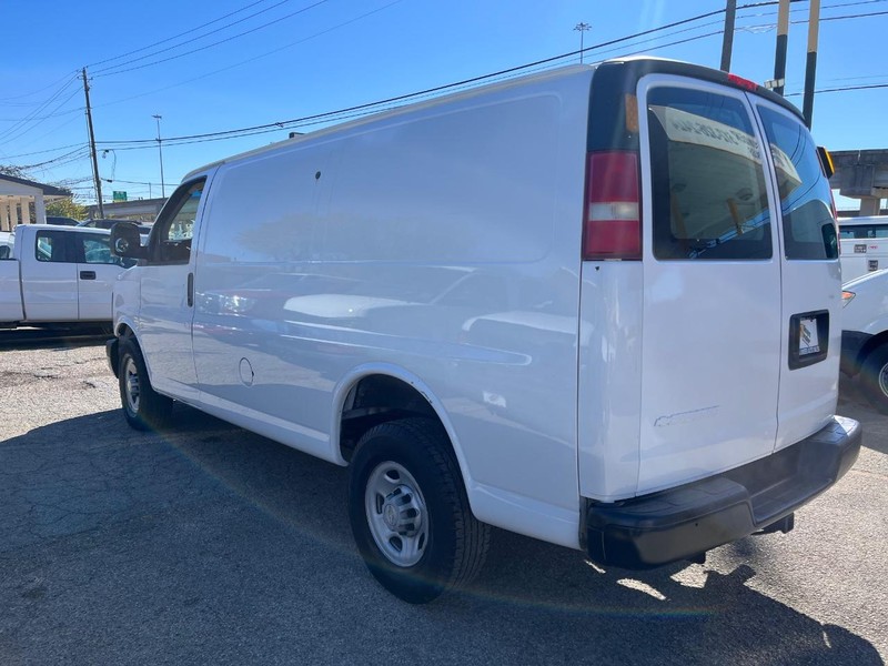 Chevrolet Express Cargo Van Vehicle Image 04