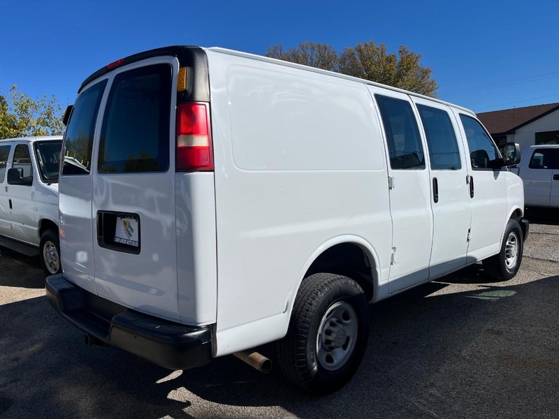 Chevrolet Express Cargo Van Vehicle Image 05