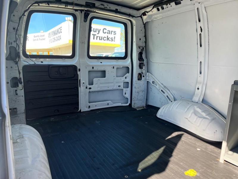 Chevrolet Express Cargo Van Vehicle Image 08