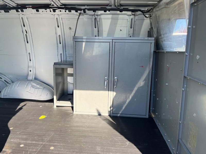 Chevrolet Express Cargo Van Vehicle Image 09