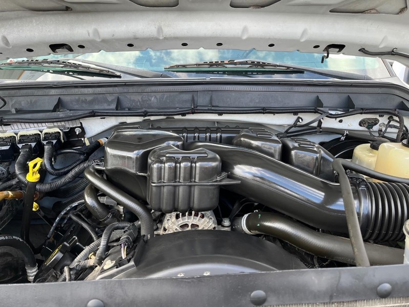 Ford Super Duty F-250 SRW Vehicle Image 12
