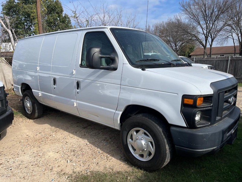 Ford Econoline Cargo Van Vehicle Image 02