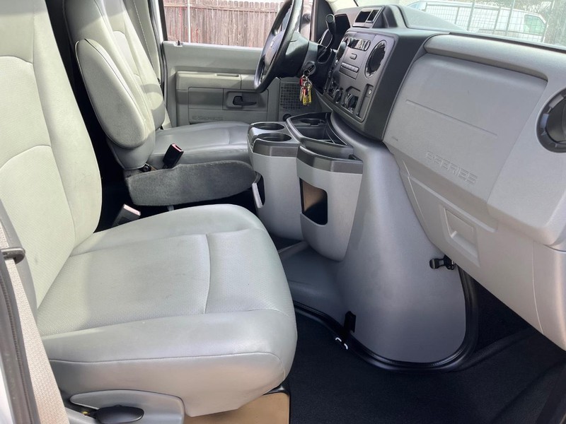 Ford Econoline Cargo Van Vehicle Image 04