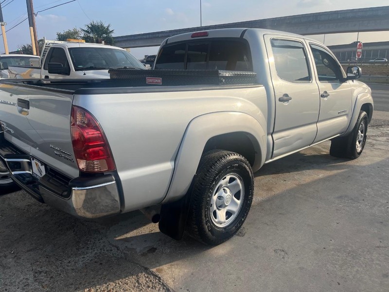 Toyota Tacoma Vehicle Image 04