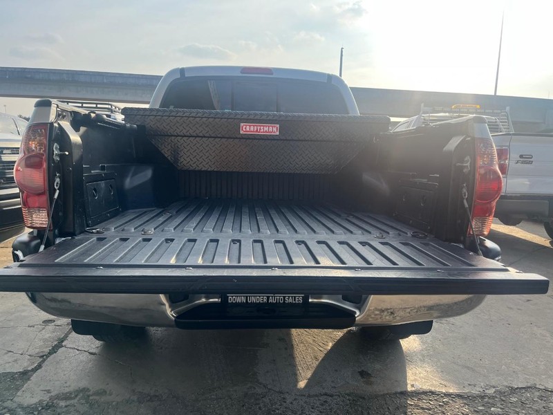 Toyota Tacoma Vehicle Image 05