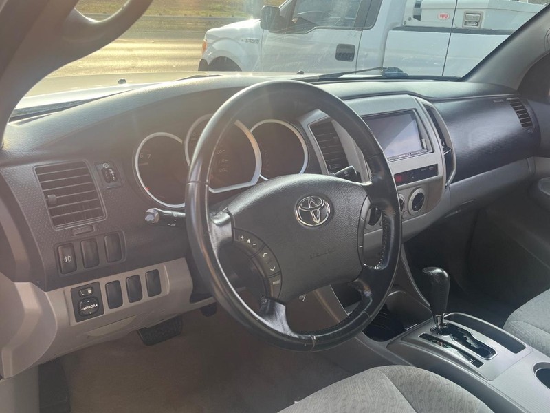 Toyota Tacoma Vehicle Image 08