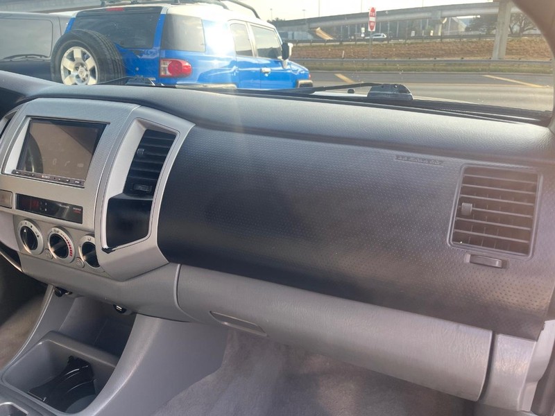 Toyota Tacoma Vehicle Image 09