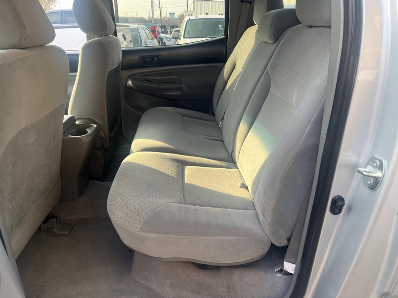 Toyota Tacoma Vehicle Image 12