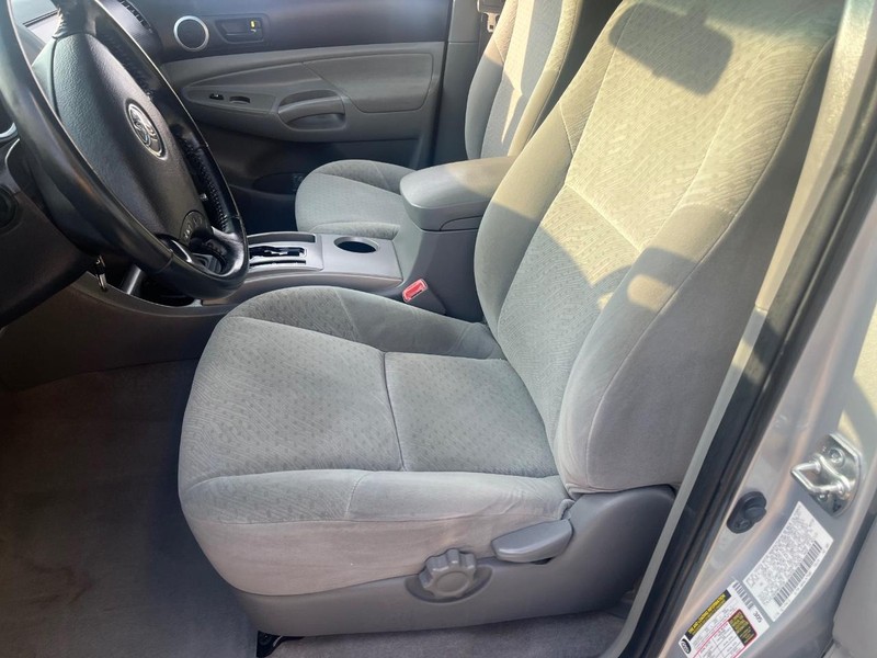 Toyota Tacoma Vehicle Image 13