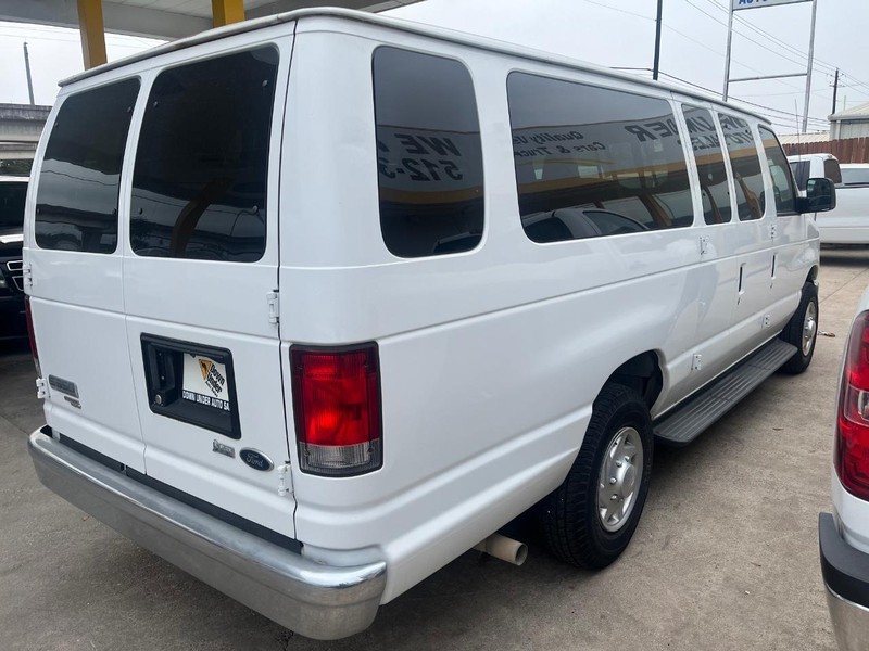 Ford Econoline Wagon Vehicle Image 03