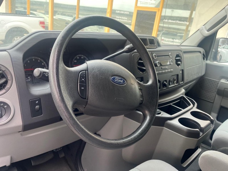 Ford Econoline Wagon Vehicle Image 06