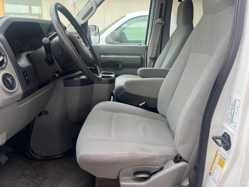 Ford Econoline Wagon Vehicle Image 07