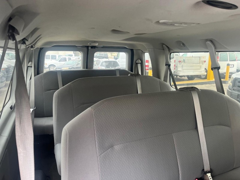 Ford Econoline Wagon Vehicle Image 09