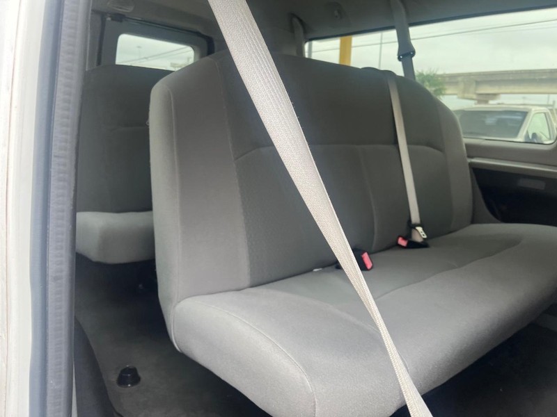 Ford Econoline Wagon Vehicle Image 10