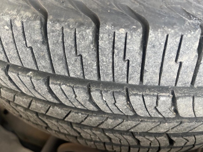 Ford Econoline Wagon Vehicle Image 13