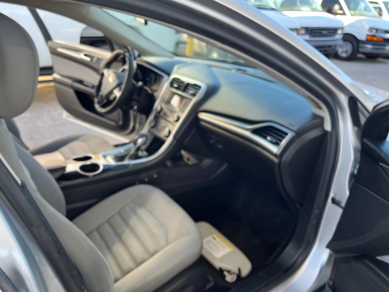 Ford Fusion Vehicle Image 05