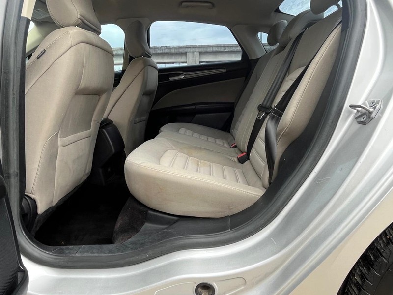 Ford Fusion Vehicle Image 10