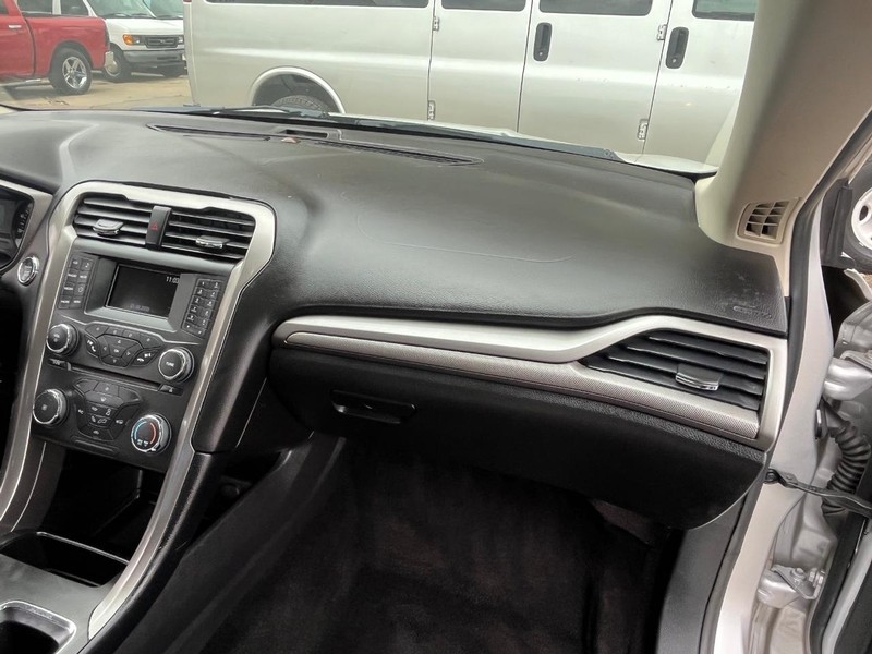 Ford Fusion Vehicle Image 11