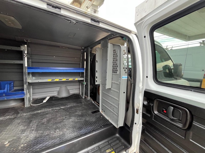 Chevrolet Express Cargo Van Vehicle Image 09