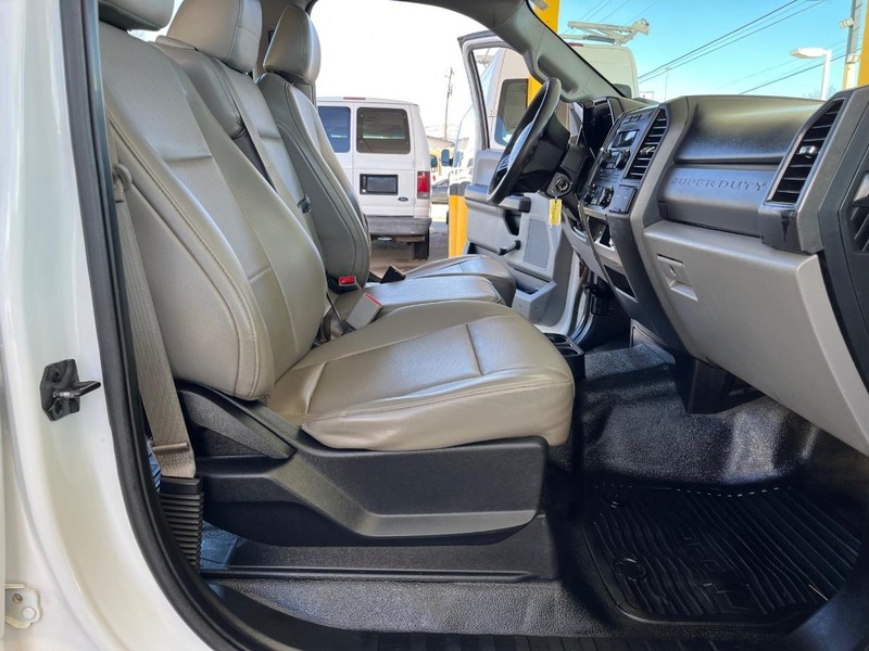 Ford Super Duty F-250 SRW Vehicle Image 10