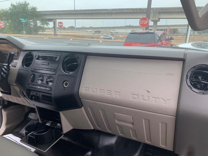 Ford Super Duty F-450 DRW Vehicle Image 11