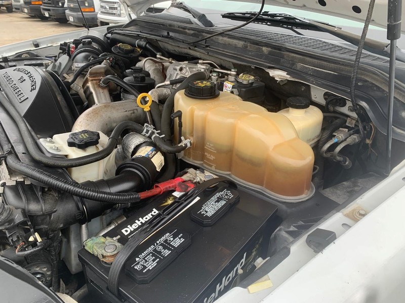 Ford Super Duty F-450 DRW Vehicle Image 15