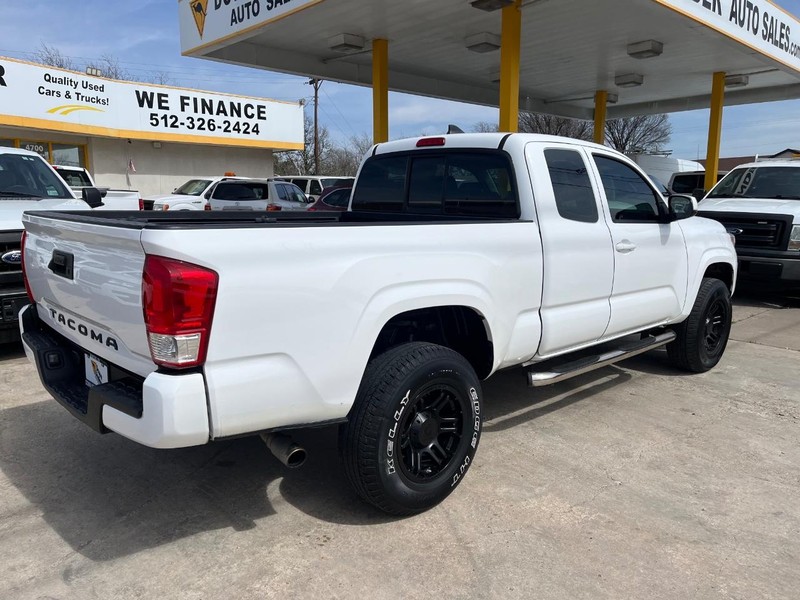 Toyota Tacoma Vehicle Image 04