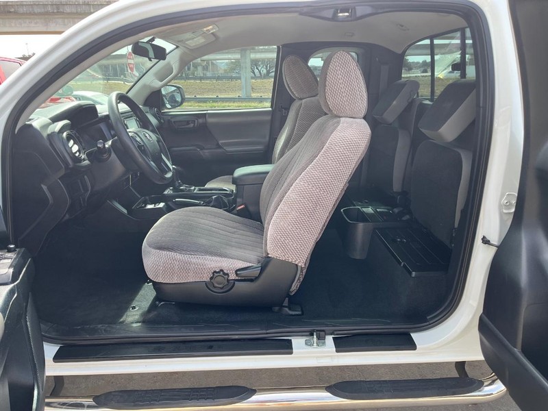 Toyota Tacoma Vehicle Image 08