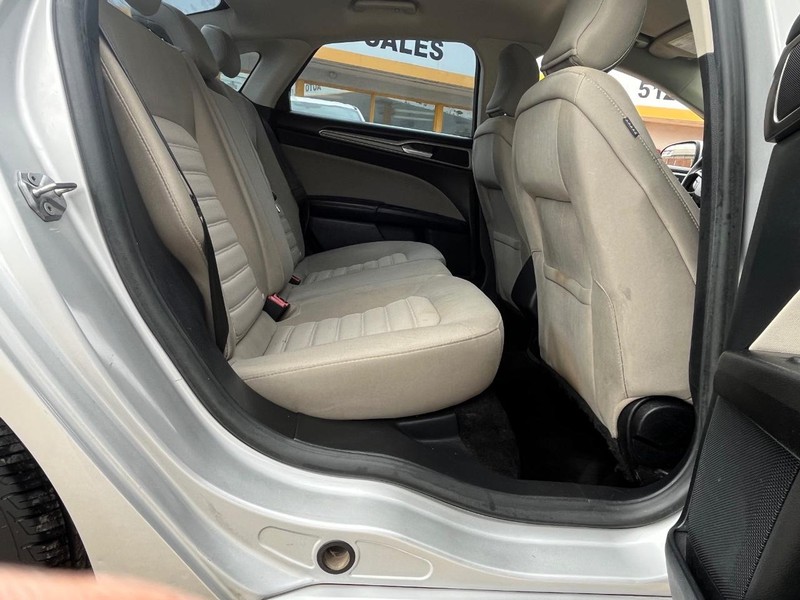 Ford Fusion Vehicle Image 08