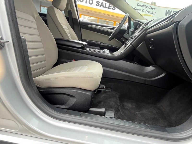 Ford Fusion Vehicle Image 09