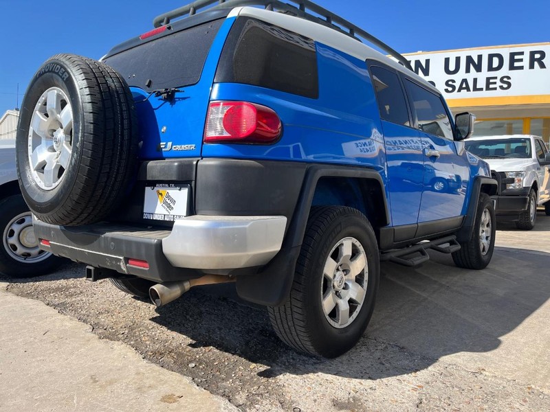 Toyota FJ Cruiser Vehicle Image 06