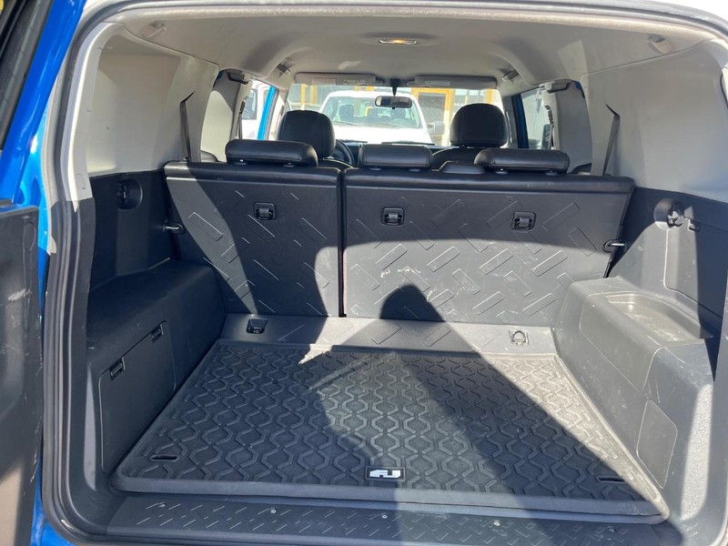 Toyota FJ Cruiser Vehicle Image 09