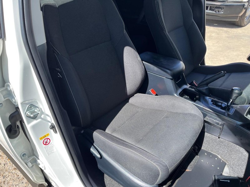 Toyota RAV4 Vehicle Image 09