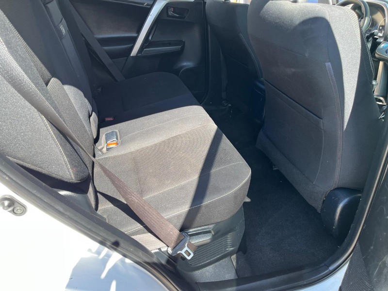 Toyota RAV4 Vehicle Image 12