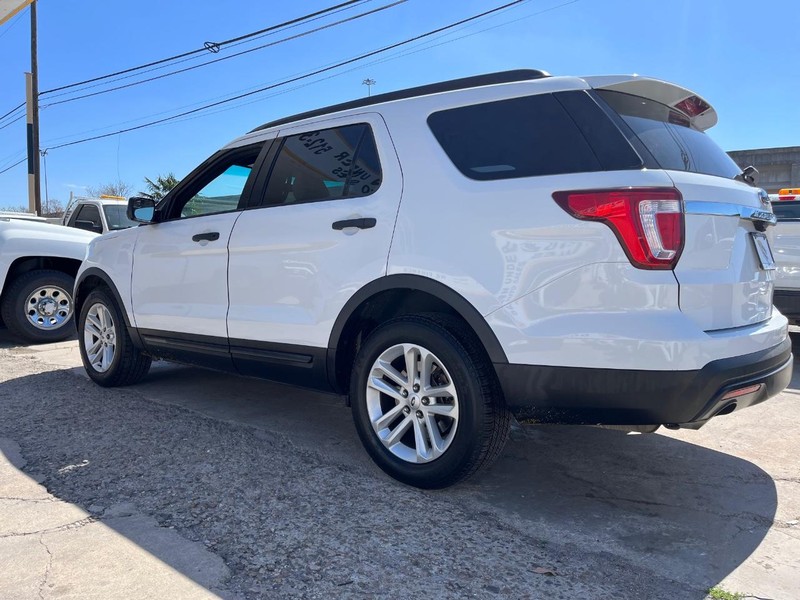 Ford Explorer Vehicle Image 06