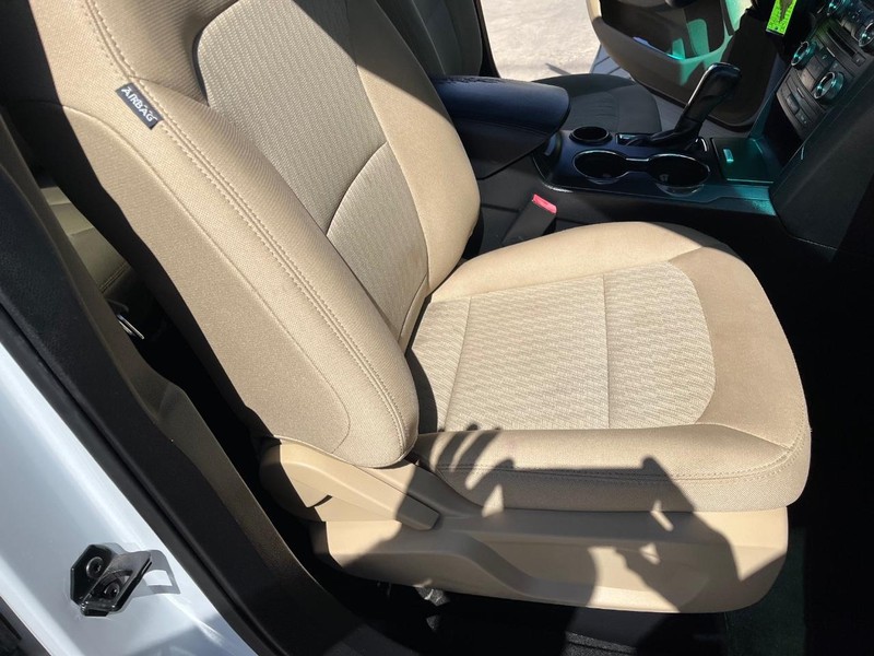 Ford Explorer Vehicle Image 09