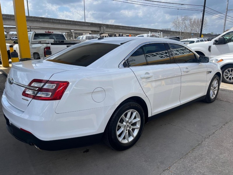 Ford Taurus Vehicle Image 04