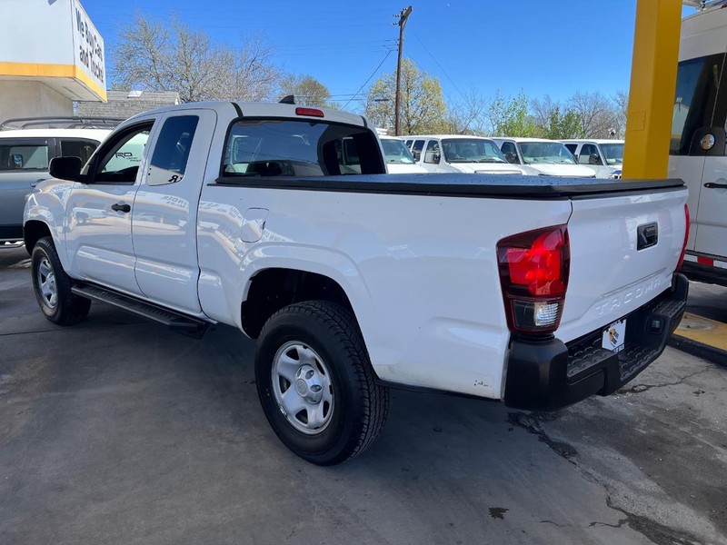 Toyota Tacoma 2WD Vehicle Image 06