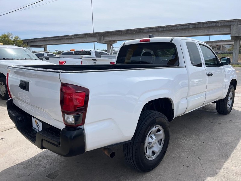 Toyota Tacoma 2WD Vehicle Image 04