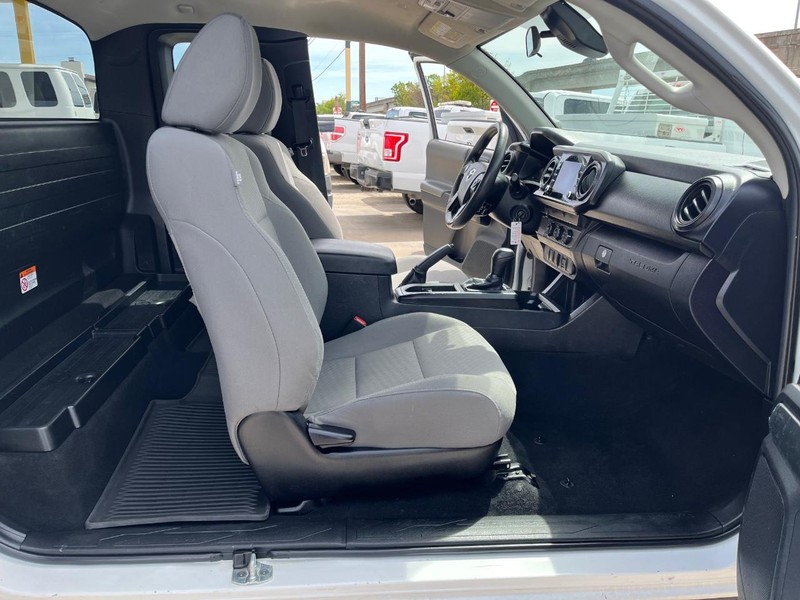 Toyota Tacoma 2WD Vehicle Image 10