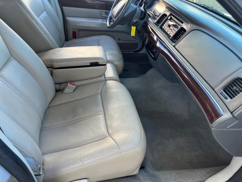 Mercury Grand Marquis Vehicle Image 10