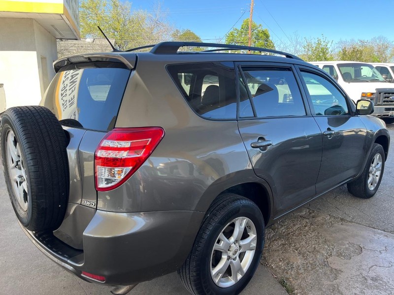 Toyota RAV4 Vehicle Image 04