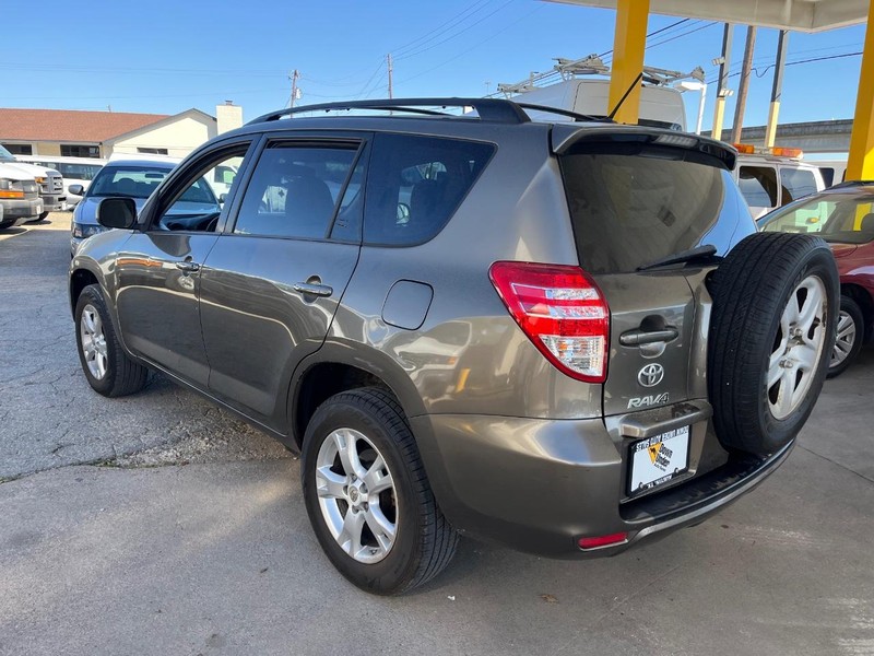 Toyota RAV4 Vehicle Image 06