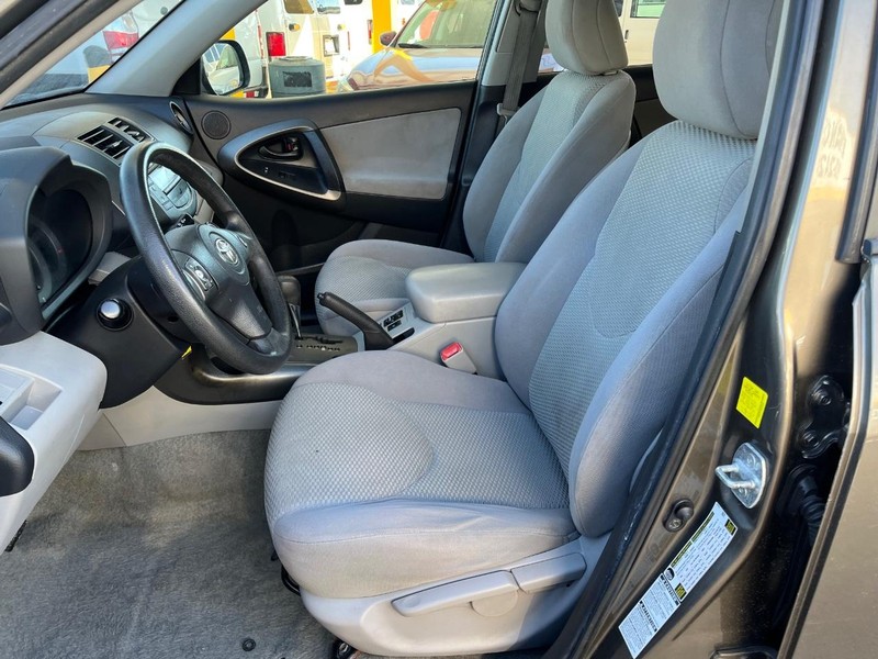 Toyota RAV4 Vehicle Image 08