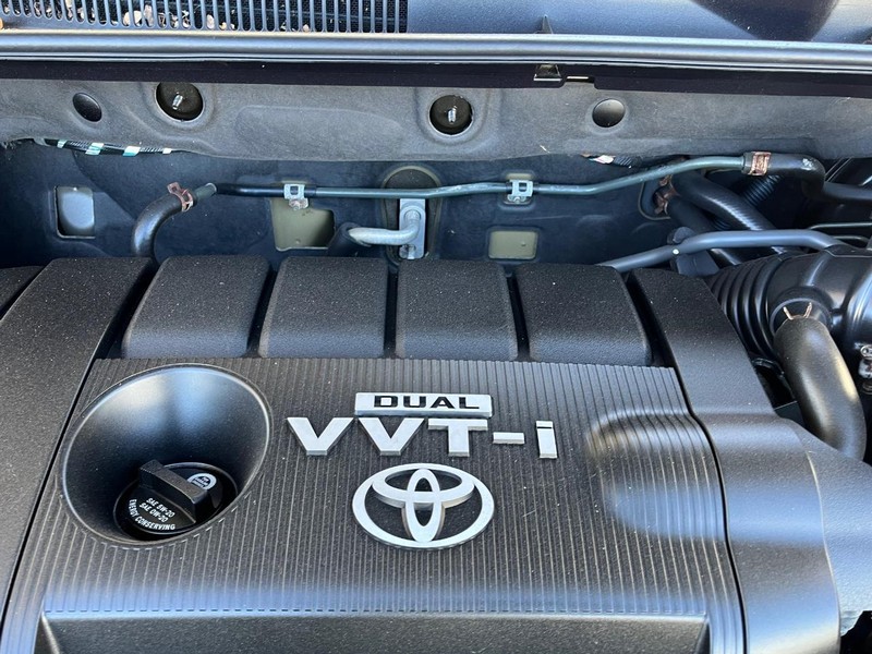 Toyota RAV4 Vehicle Image 11