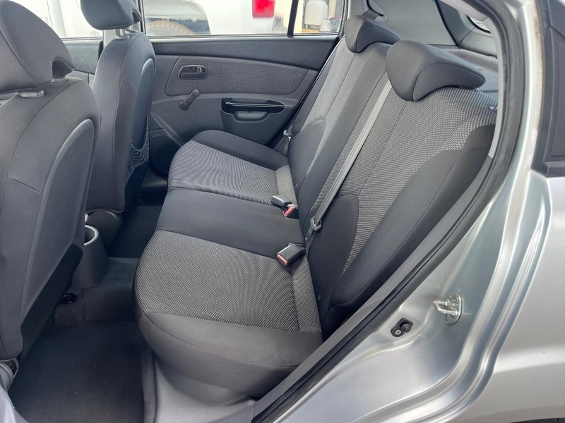 Kia Rio Vehicle Image 08