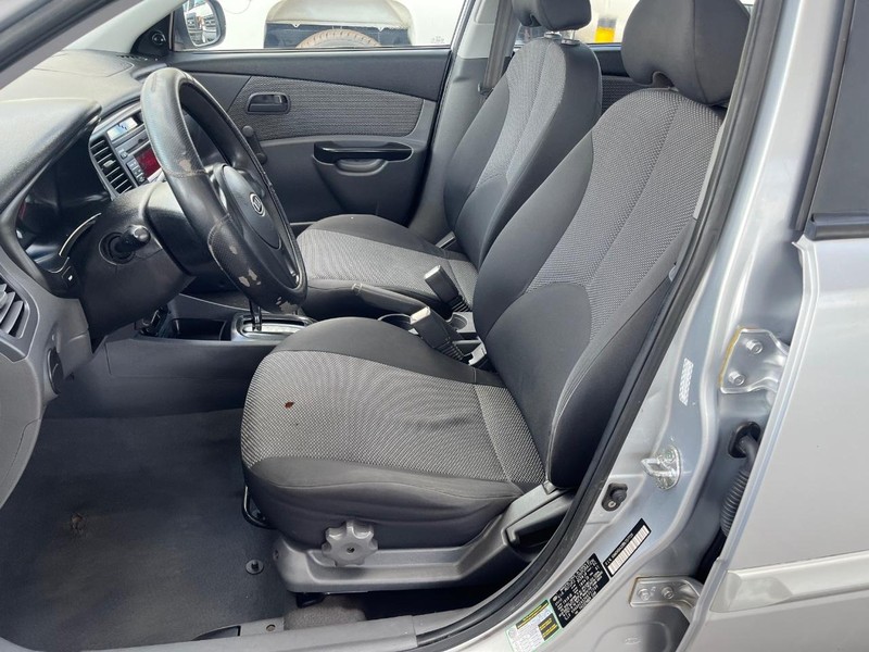 Kia Rio Vehicle Image 09