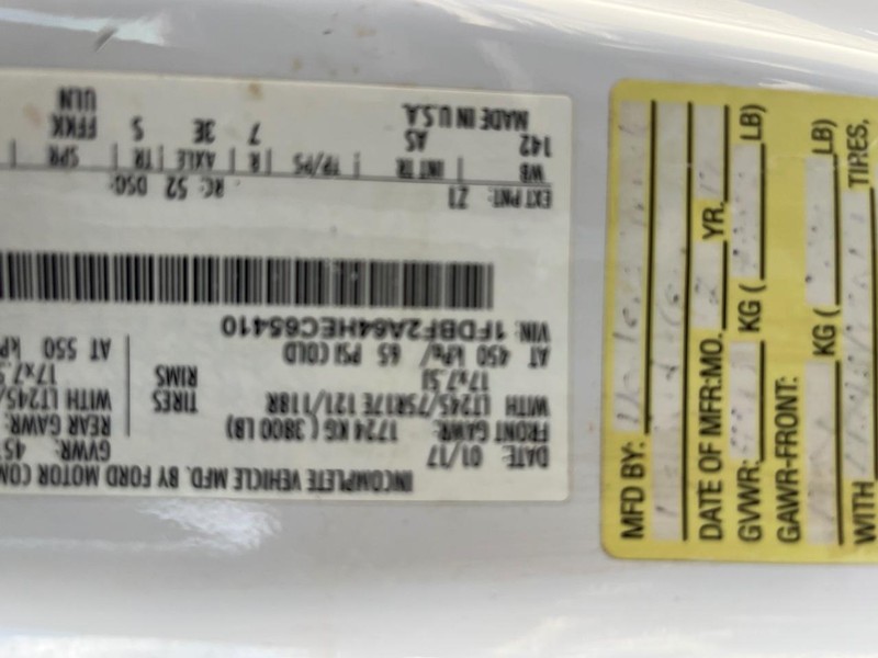 Ford Super Duty F-250 SRW Vehicle Image 14