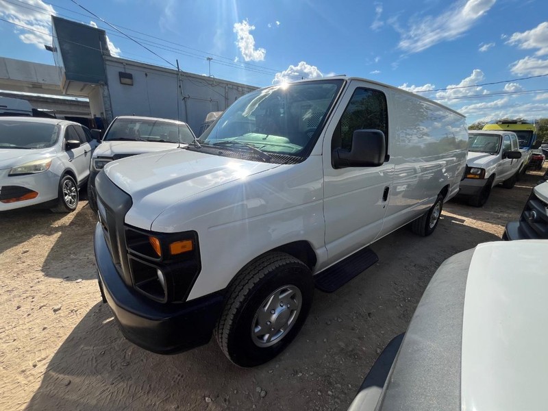 Ford Econoline Cargo Van Vehicle Image 03