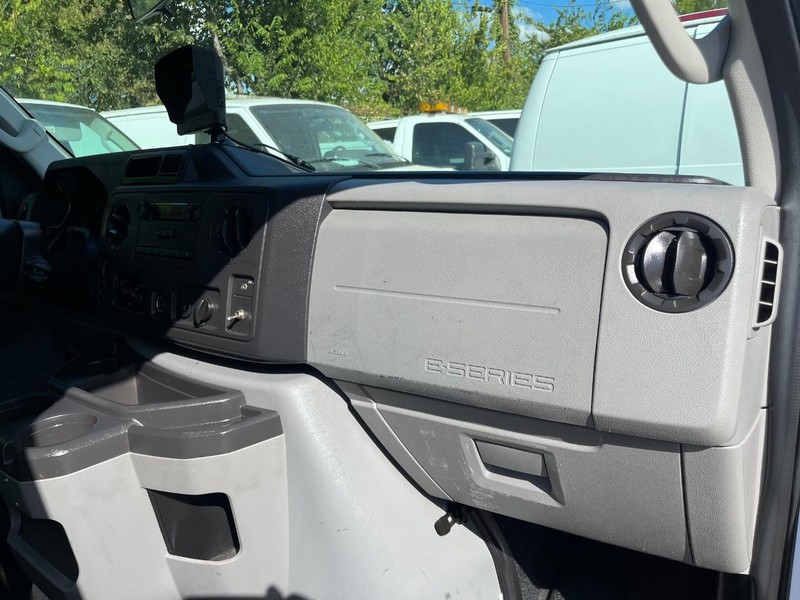 Ford Econoline Cargo Van Vehicle Image 06